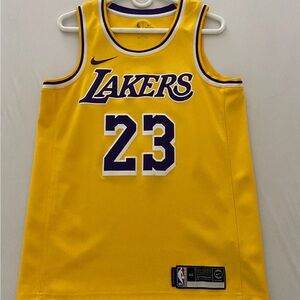 Lebron James Men’s Nike Dri-fit NBA Swingman Jersey